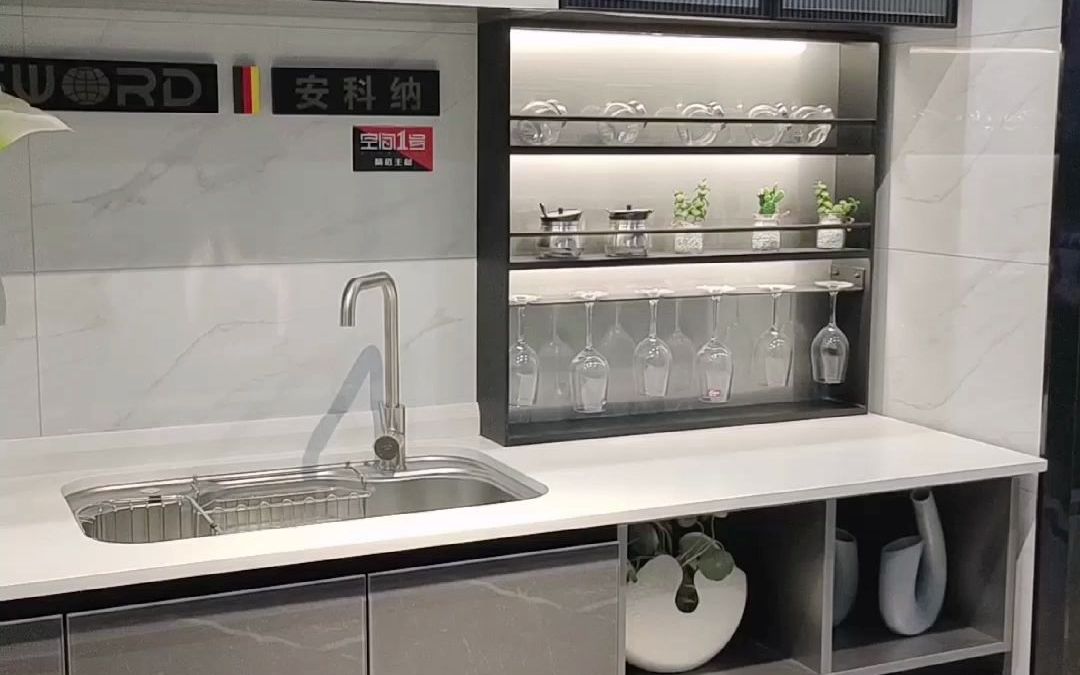 整體不銹鋼櫥柜廠家斯沃德,專業定制各個不同風格的不銹櫥柜!